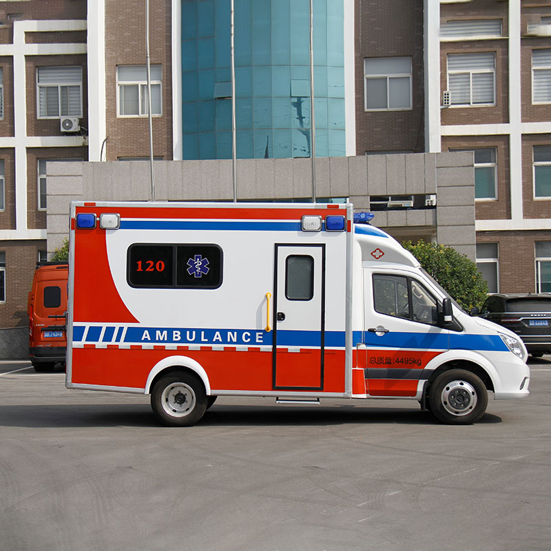 Ambulance à cabine carrée